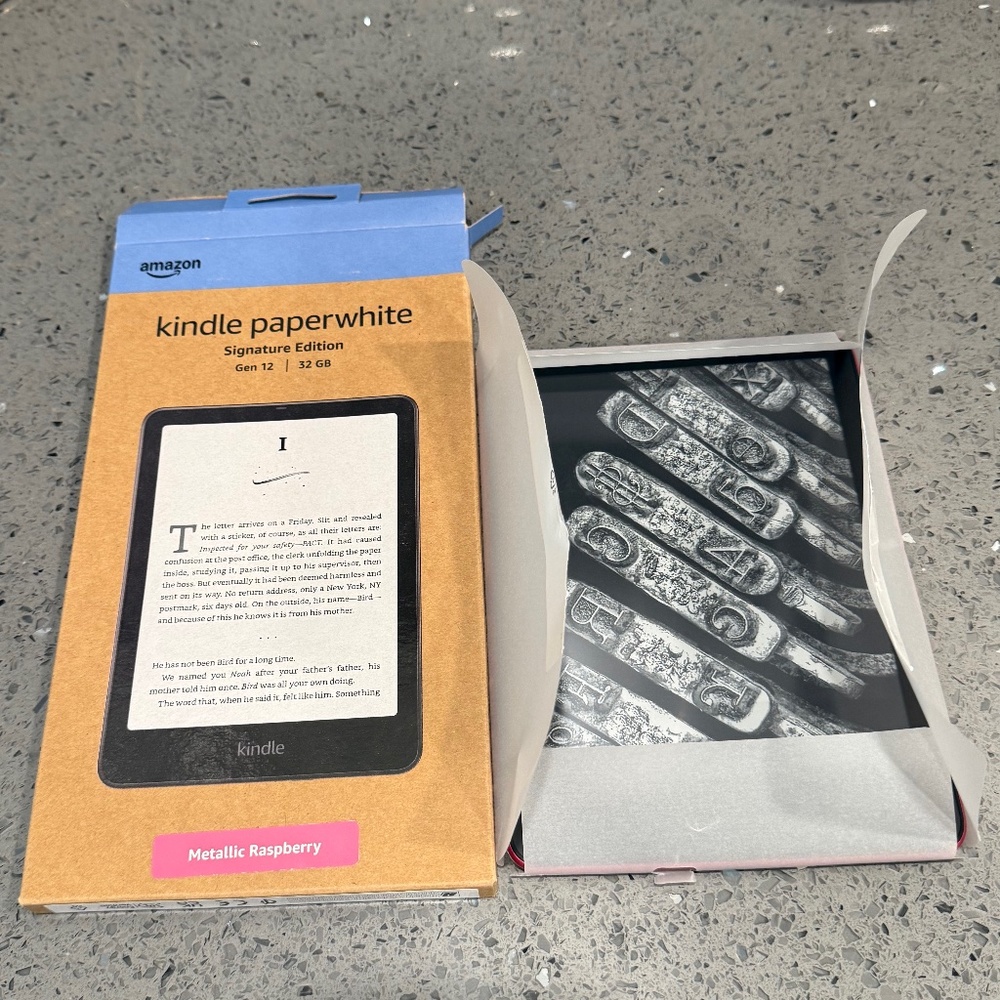 NWB Kindle Paperwhite Signature Edition,12th Gen 32GB,Metallic Raspberry - Picture 3 of 6